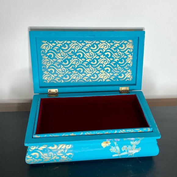 Tourquoise Wildflower Vintage Painted Jewelry Box - Picture 7 of 11